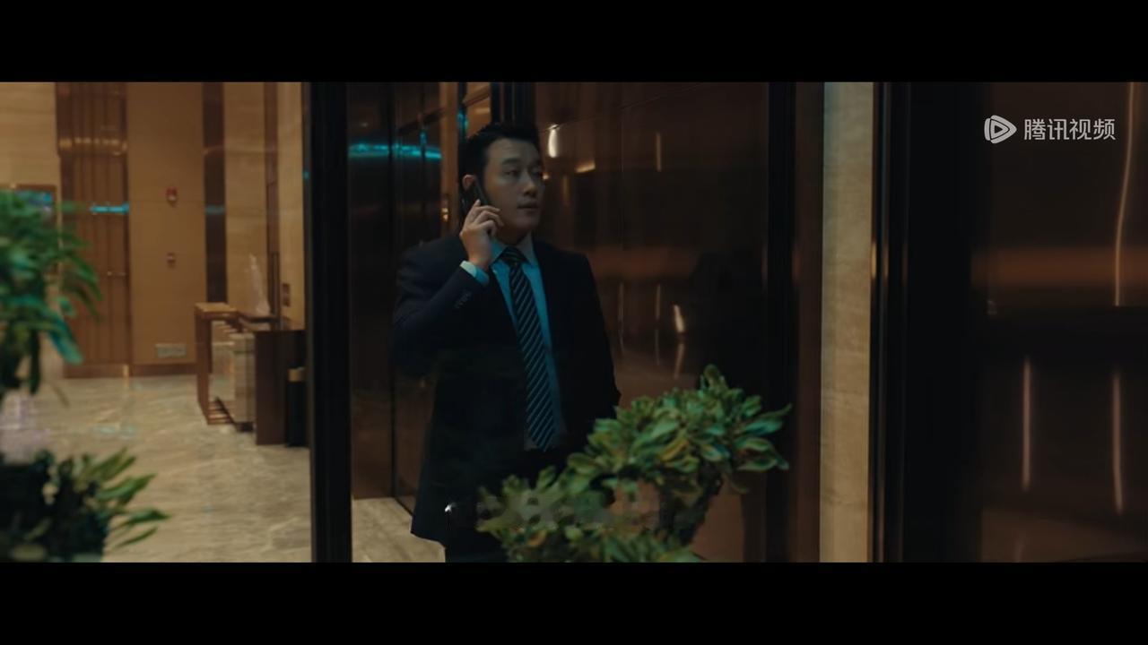 夜色正浓李东明对乔海伦说广州的四医院很难排队，但是赵玫排队了，甚至住院了，甚至安