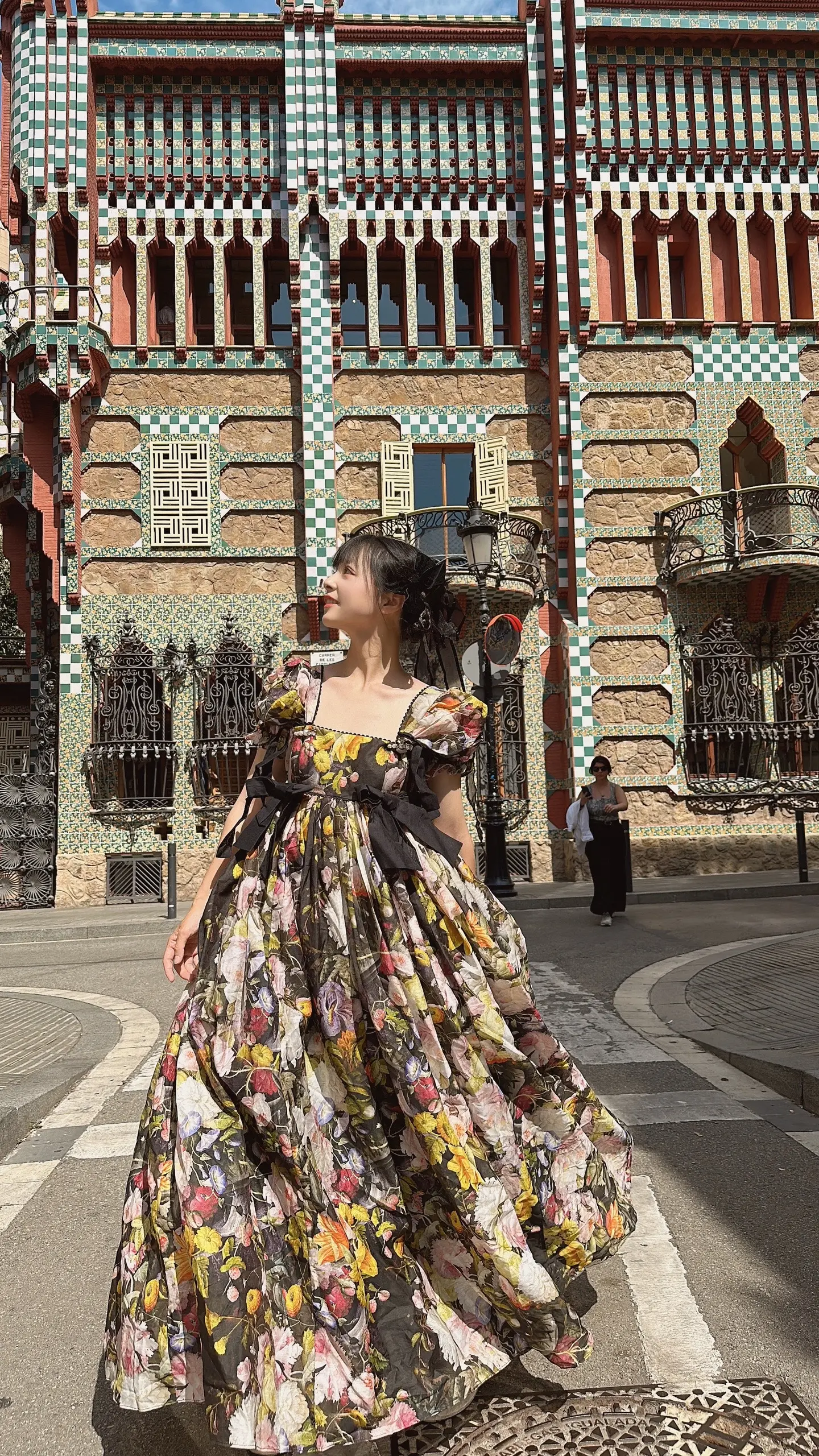 不待春风慢，我以明月宴群山。