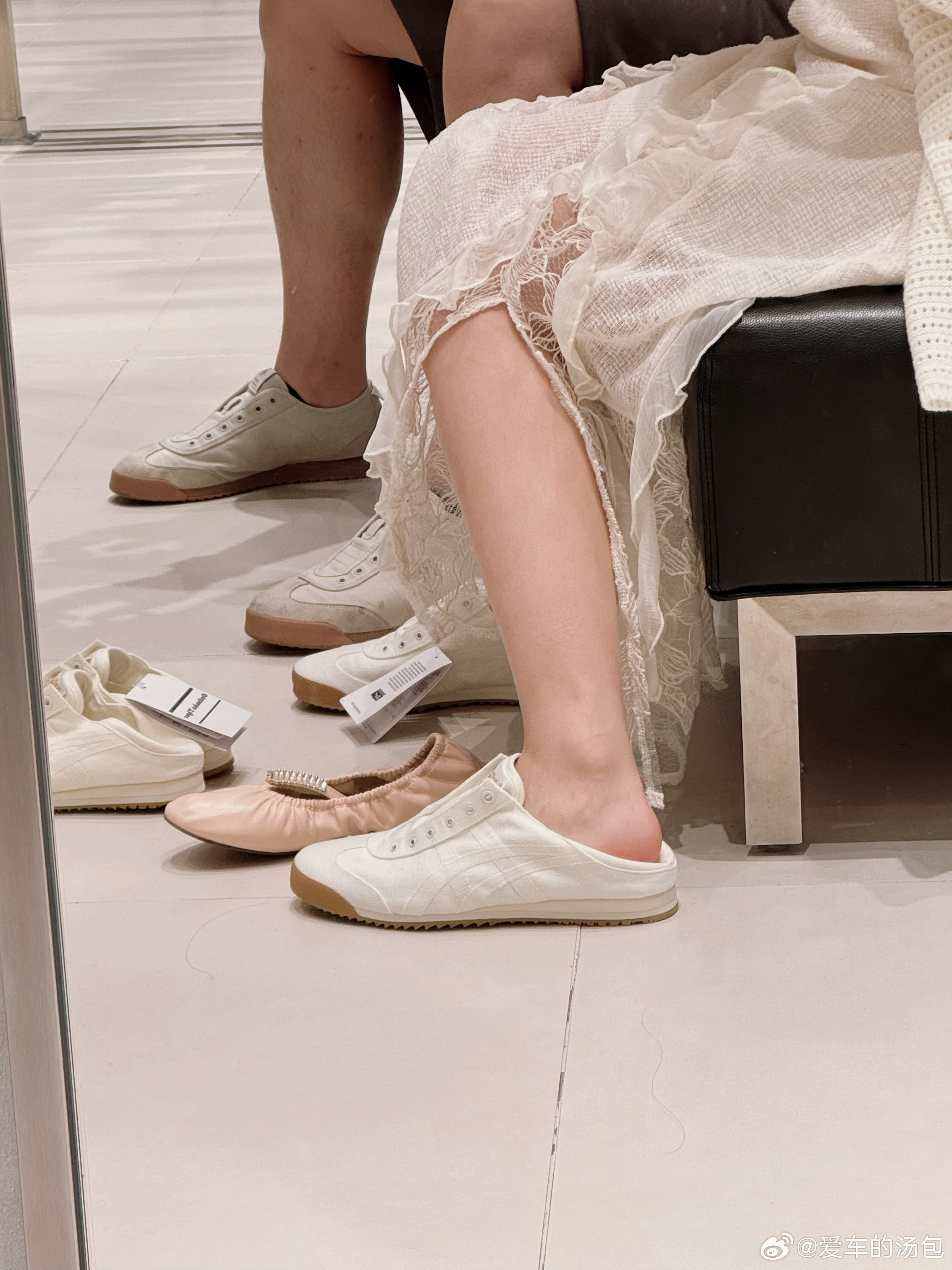 昨天去买能出门一脚踹不用弯腰的鞋，平常穿37.5的我，直接到40码了孕期长脚也不