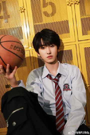 左奇函想看我打架子鼓吗 宜北最帅的架子鼓手登场，左奇函饰演的李浩宇带来超燃鼓点，