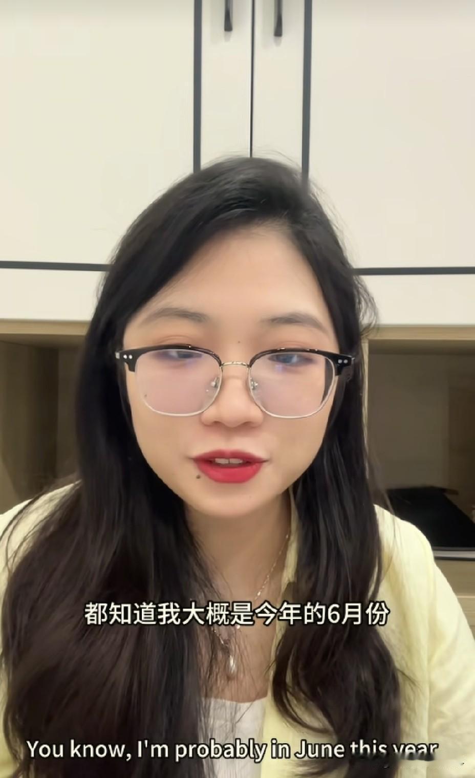 小周今年六月份研究生已经顺利毕业了，
她在广州找了一份互联网公司的工作，
在公司