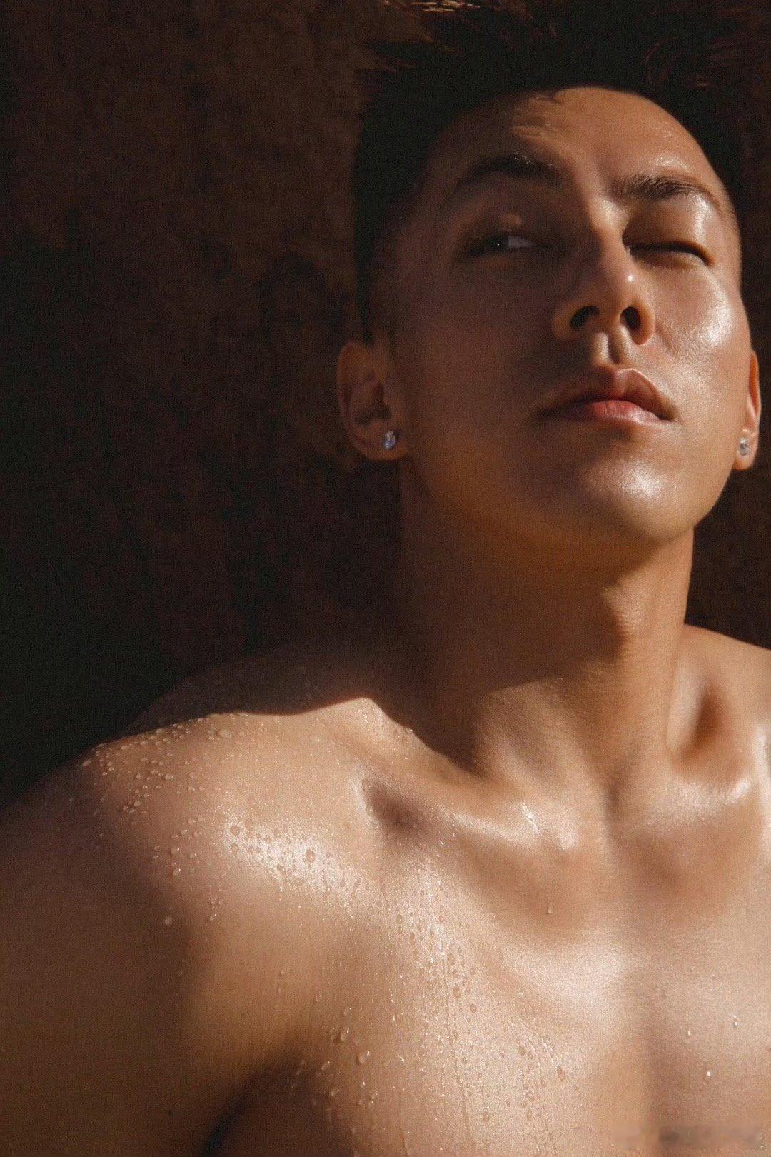 恭喜签约！《热烈》、《双轨》中，他总能用突破的演技赢得观众目光，配角也出圈～望未