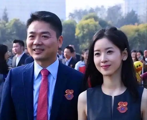 刘强东和章泽天新公司叫天强从京东到强天，这取名风格是一如既往啊。 