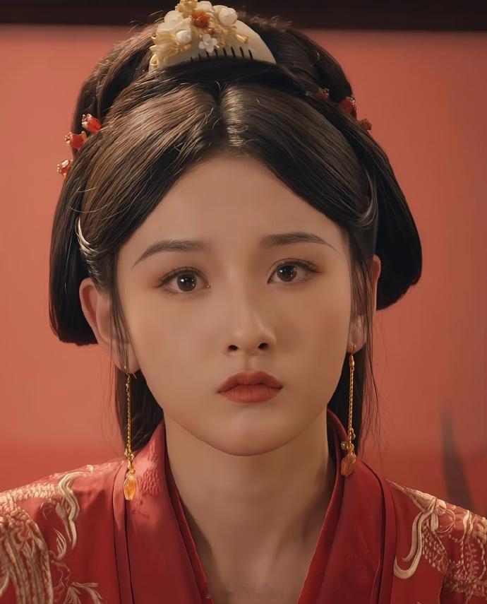 折腰妆造可以封神[傻眼]头饰都很有质感，妥妥温婉的大家闺秀 ​​​