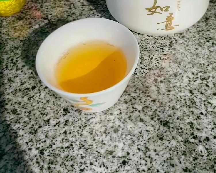 ：）人到中年，管住自己的嘴。
.木秀于林风必摧之，万言万当，不如一默少说，多做。