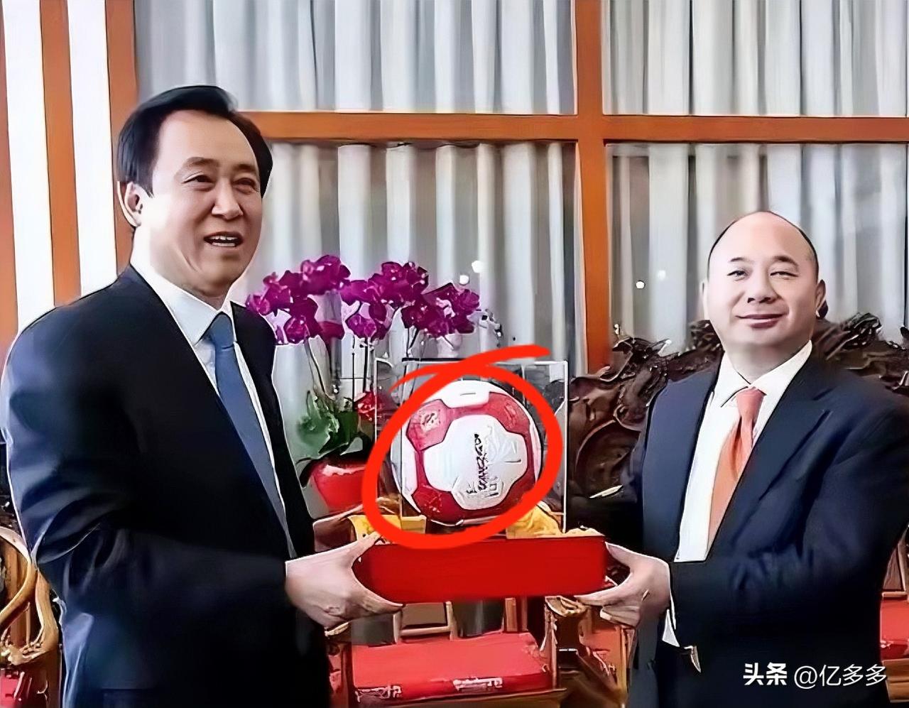这段时间刷财经号，
总刷到正威集团和王文银的旧闻，
我每次都多停几秒。

咱们普
