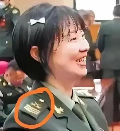 二级军士长（六期士官），这应该是全军目前军衔最高的女兵，没有之一！
她就是西藏军