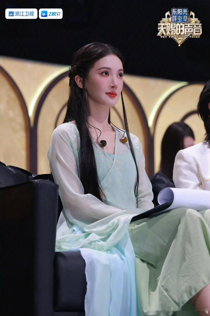 郁可唯金晨半壶纱口碑郁可唯金晨合作专业圈层集体盖章认可，声乐博主解析郁可唯和声层