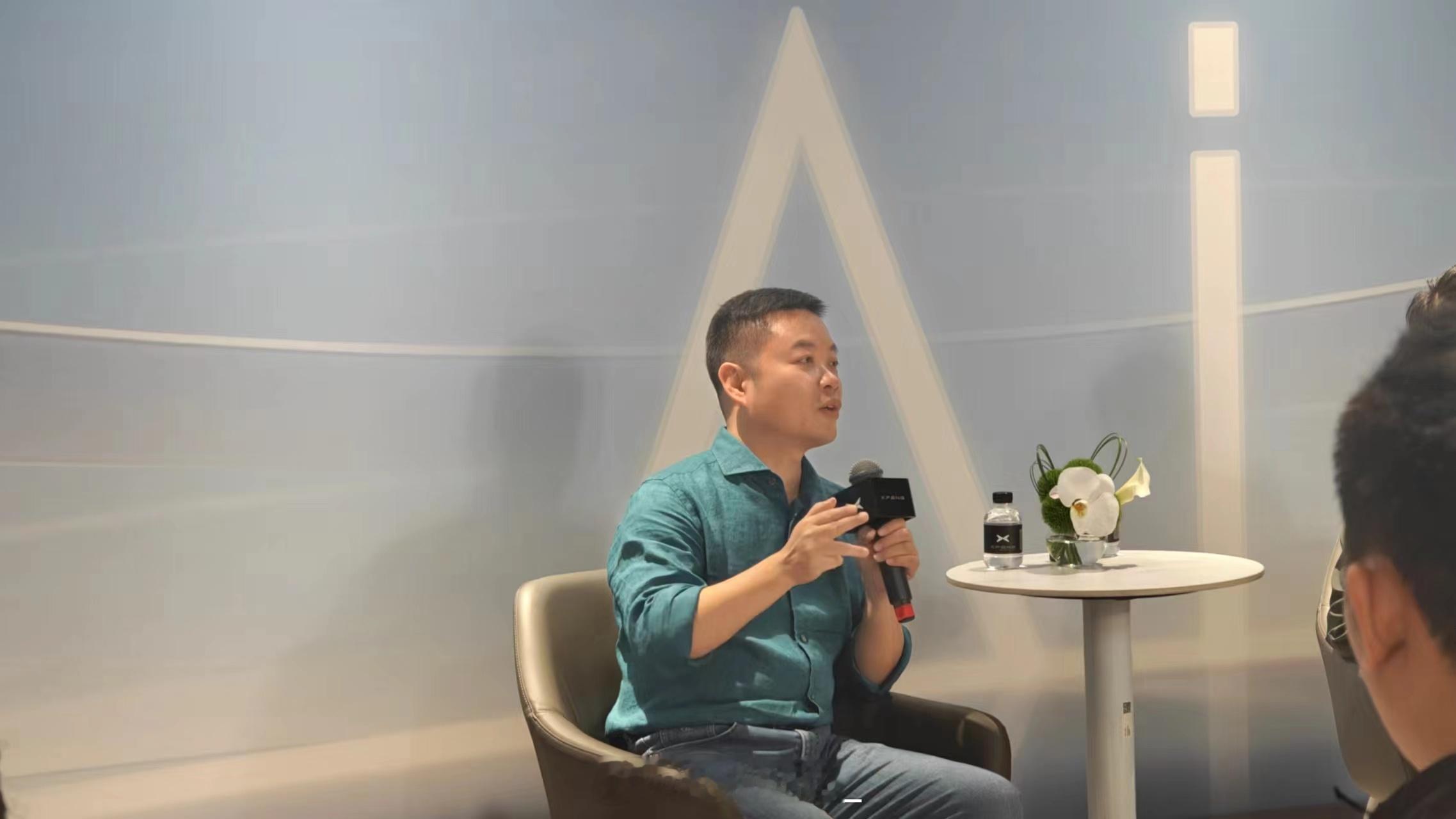 何小鹏：端到端有两件事你不要信。如果有人说在外面有个模型，降维就能来做端到端你不