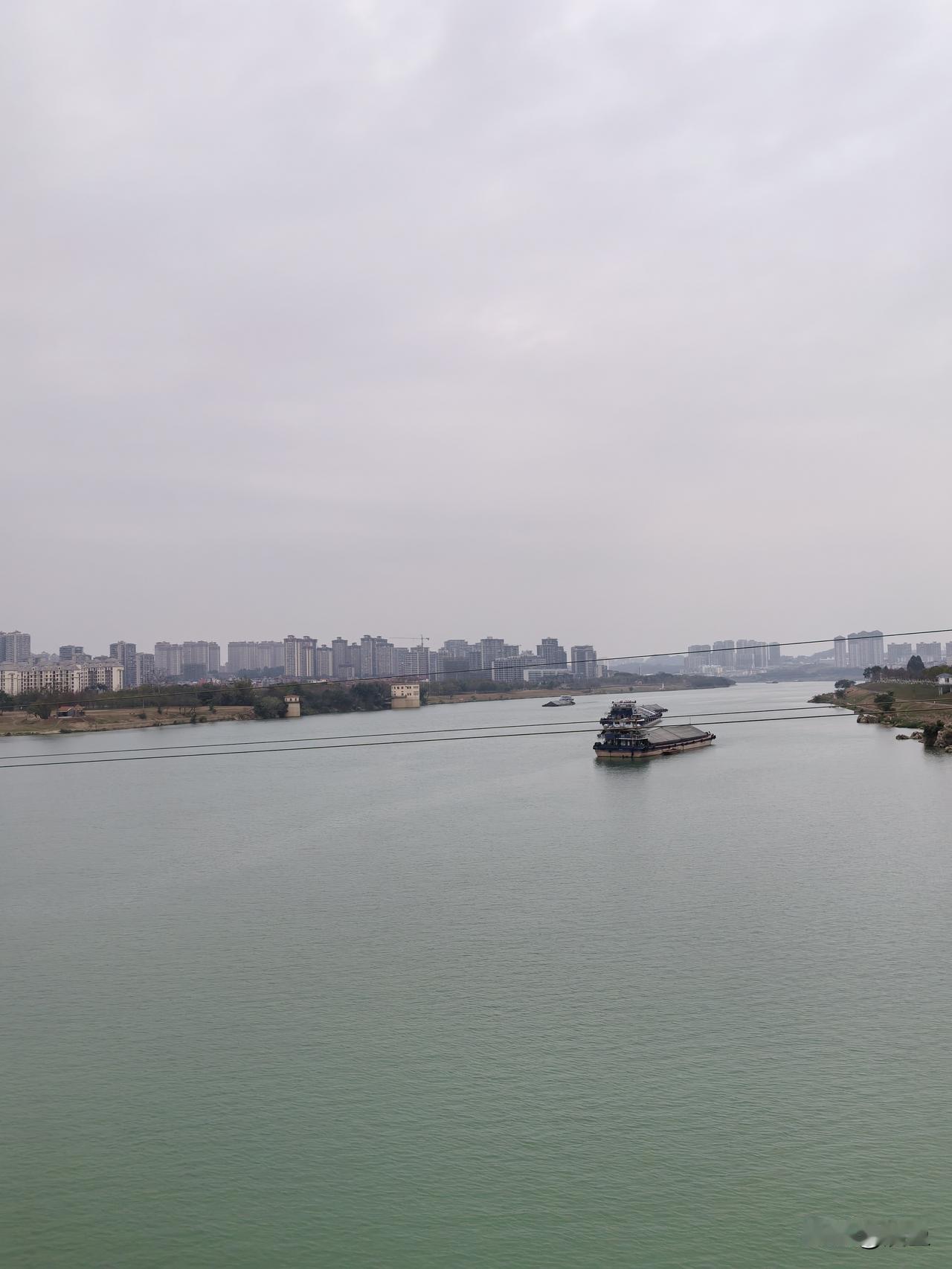 今天真是爆累的一天，已经超过四十八小时不得睡觉了！现在又睡不着，往往太累的时候就