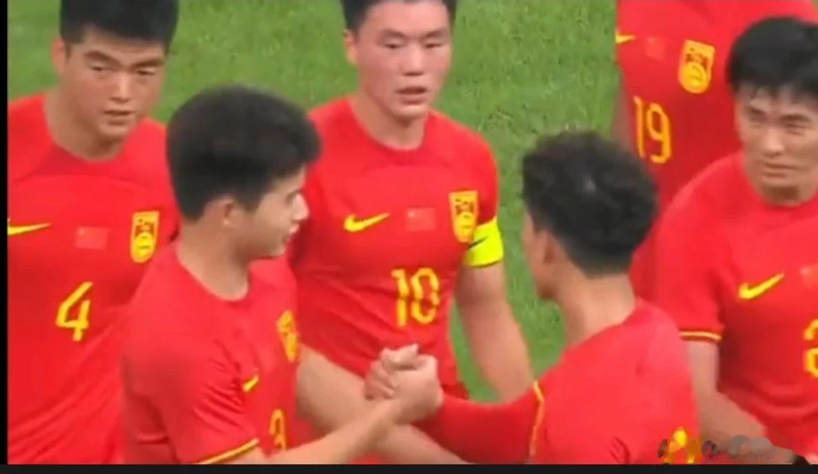 中国国奥队0：0平阿联酋队，双方互交白卷

    这是中国国奥队在亚足联202