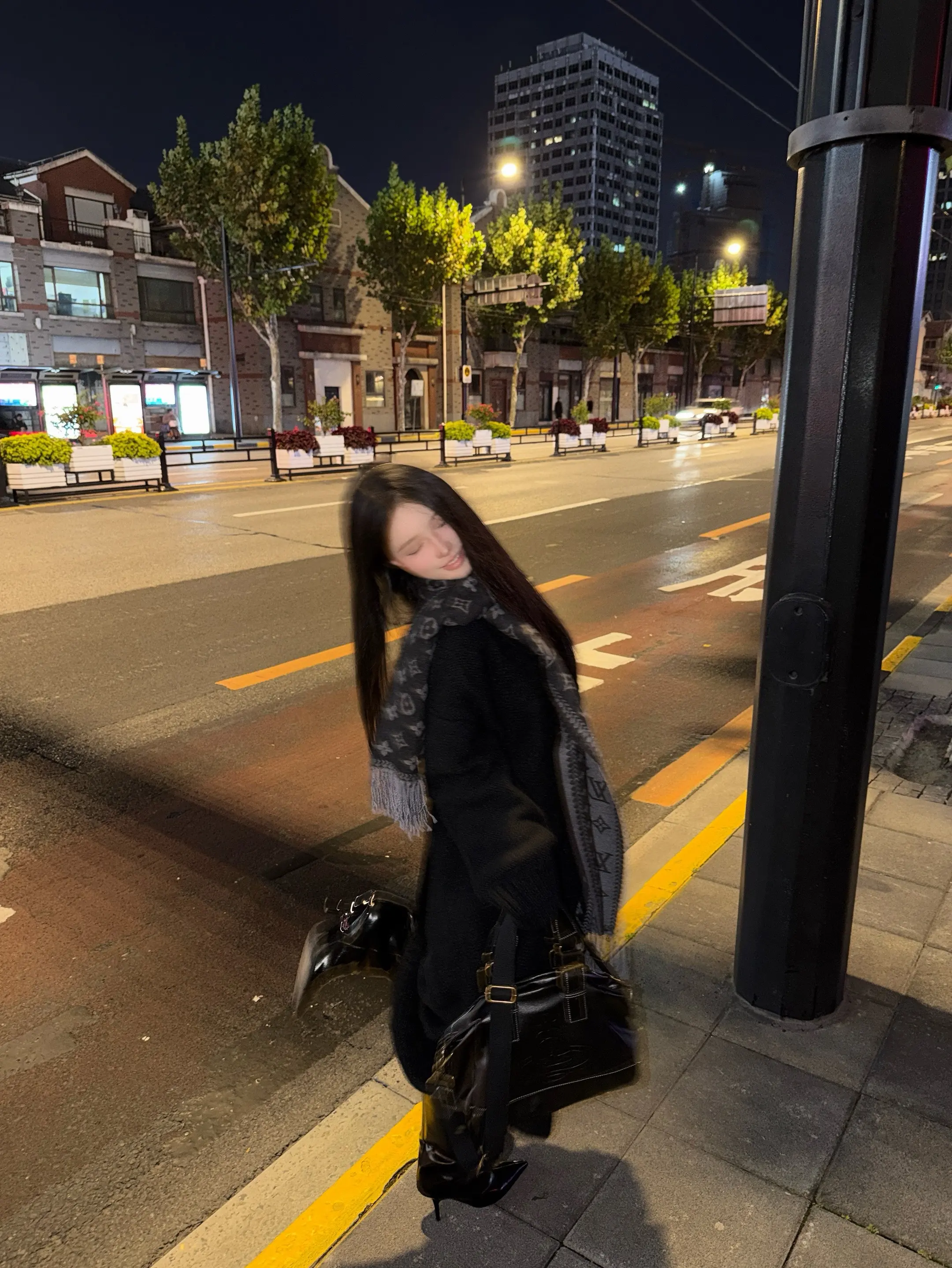 行吧你去和她聊天 有不会的字问我