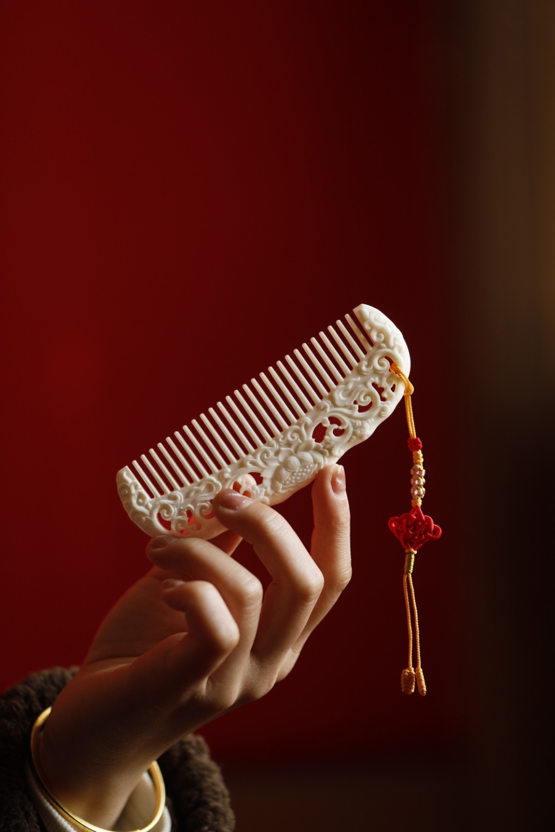 鹿角 | 青莲·梳子鹿角质感在图，手感在心，手工雕西番莲纹，灵性四溢；再配上流苏