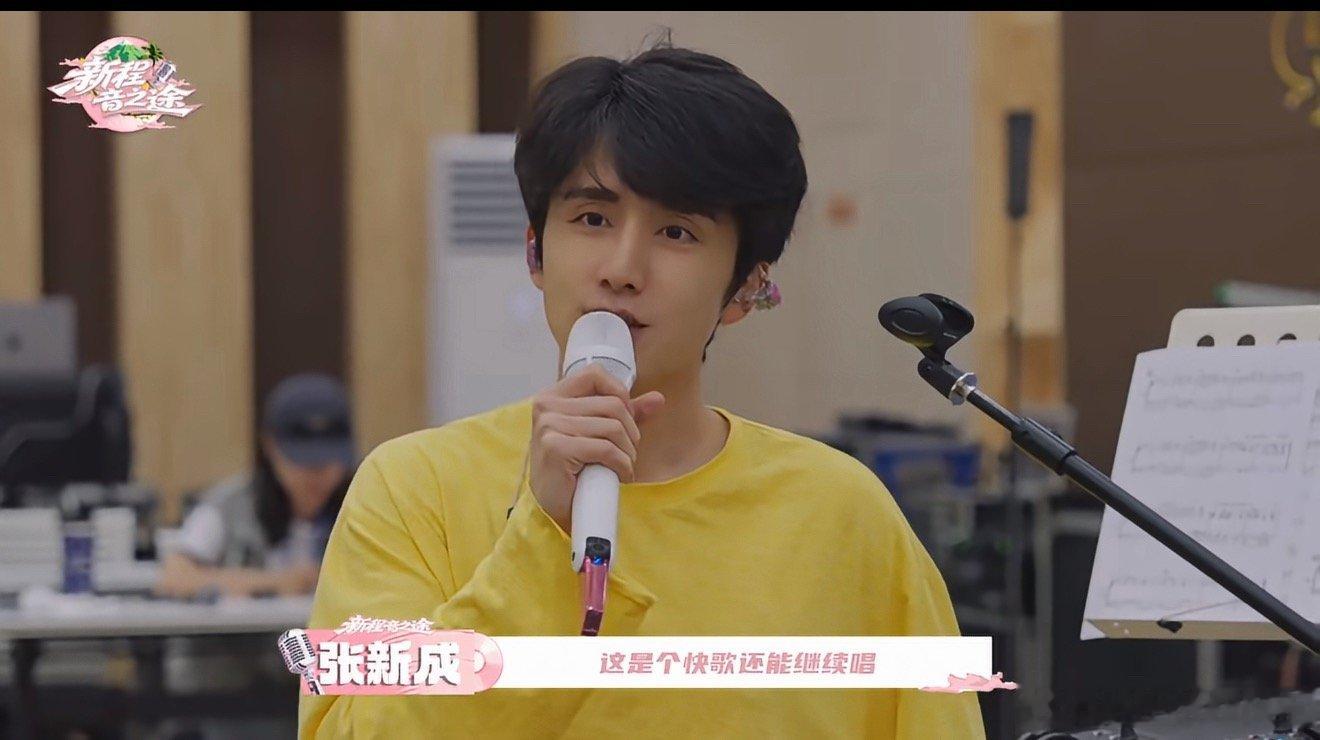张新成演唱会40分钟售后张新成：回到「新程」的第一站📽️，因为你们每一位的到来