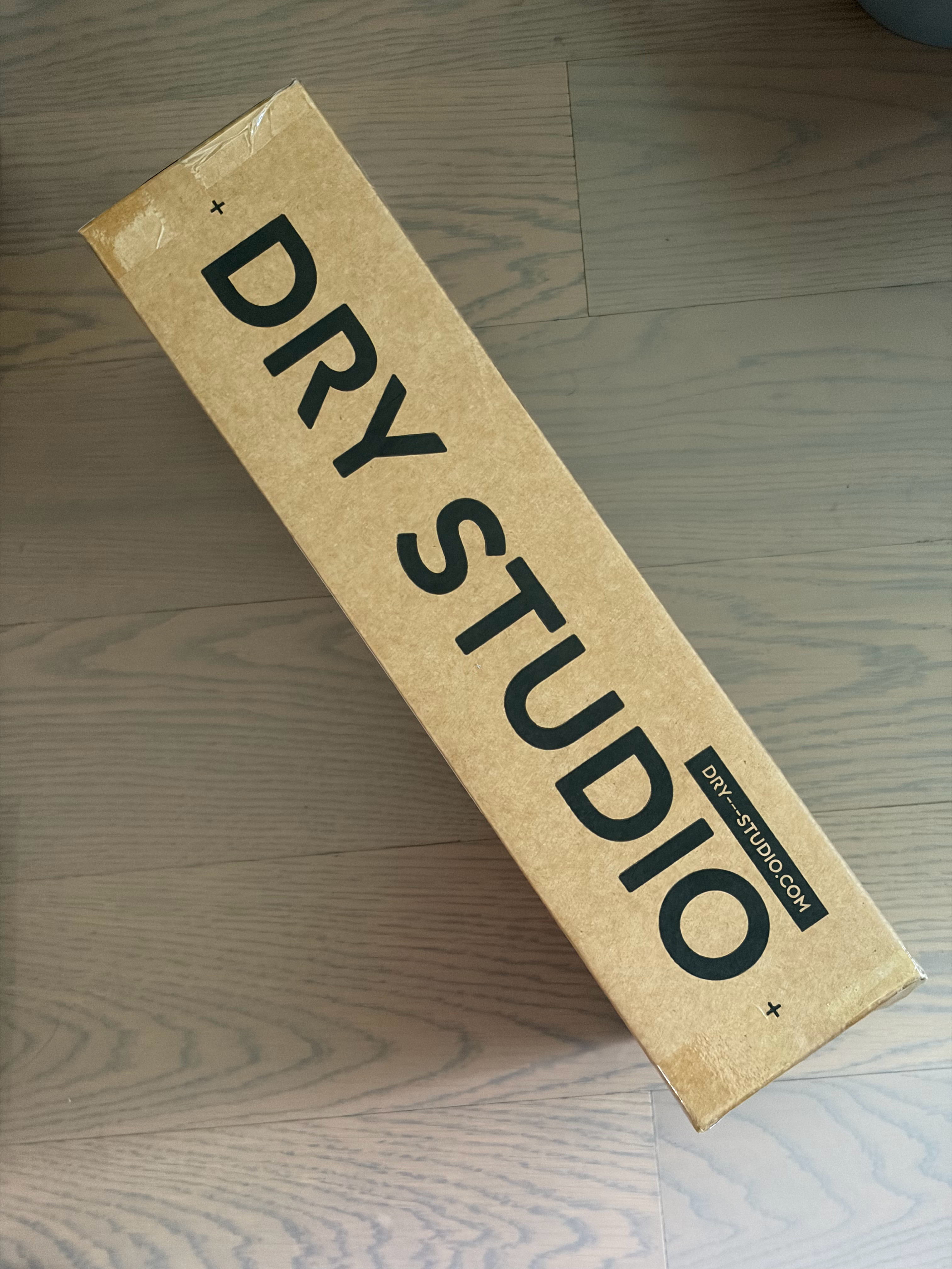时至今日，我还是不知道 Dry 和怒喵到底啥关系，子母品牌？