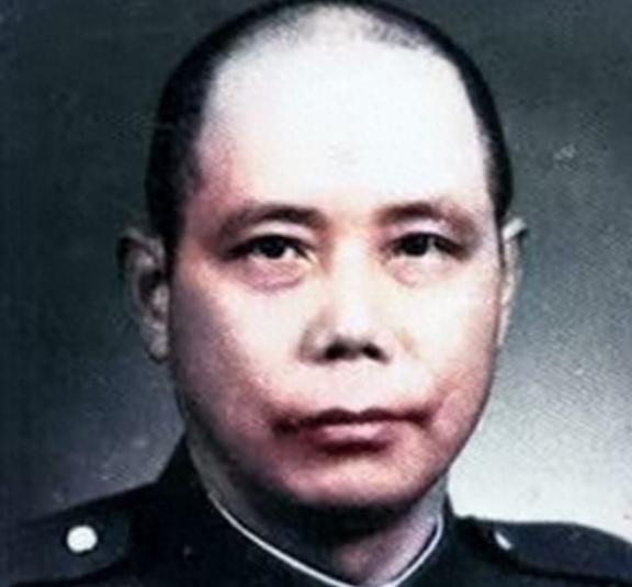 1951年，逃到香港的原新一军军长潘裕昆，在商人袁德泉许诺高回报的诱惑下，将二十