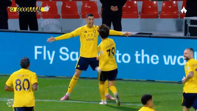 C罗生涯957球收官战折射破门，利雅得胜利2比2达曼协作沙特联赛，达曼协作2比2