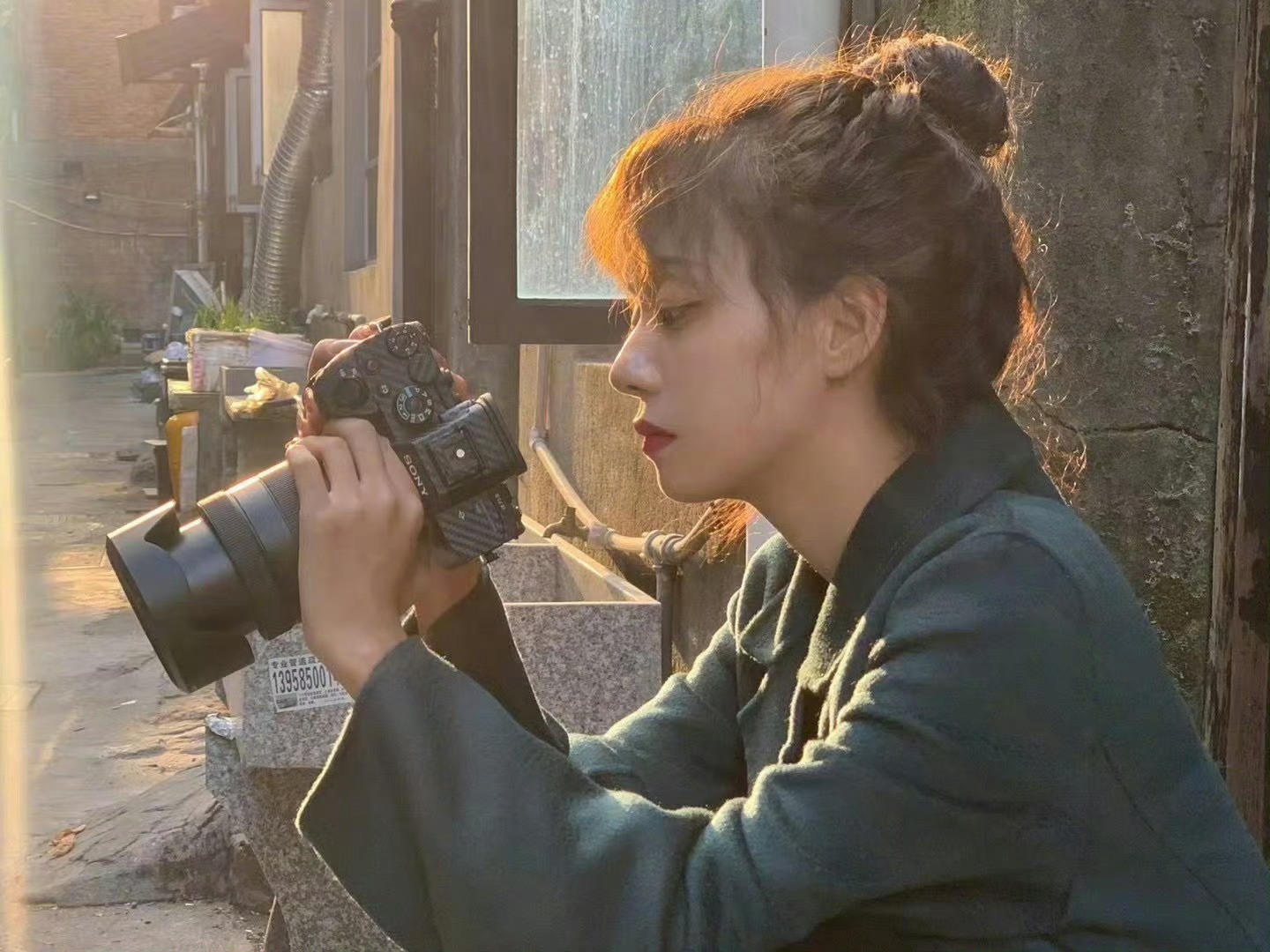 我的收藏夹是猫猫狗狗和自己，而这条古老的麻石板老街，收藏着满满的岁月的痕迹和生活