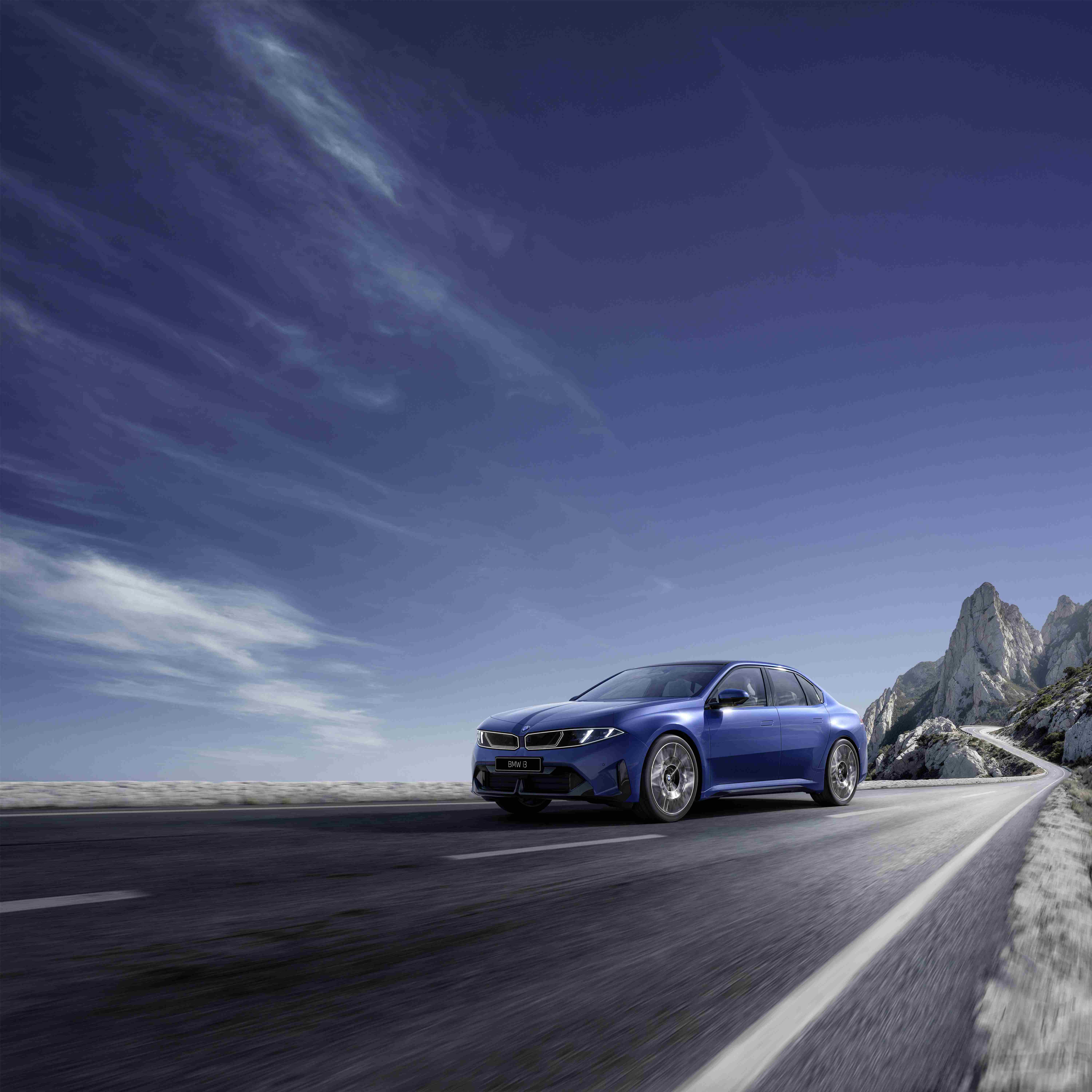 新世代 i3 终于来了。首先面世的是 i3 50 xDrive 四驱版本， 三电