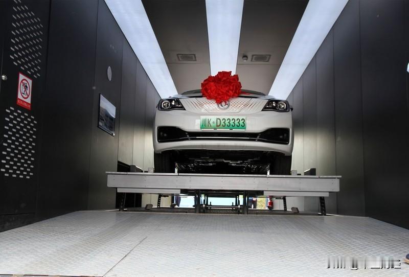 这是太危险的举措，在经营战略上叫孤注一掷，但从换电技术来看，却面临固态电池的严峻