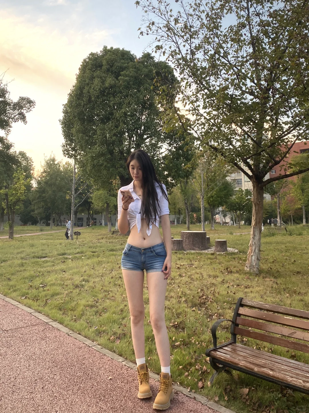 姐妹们，你们男朋友在家也不让你戴耳机吗？