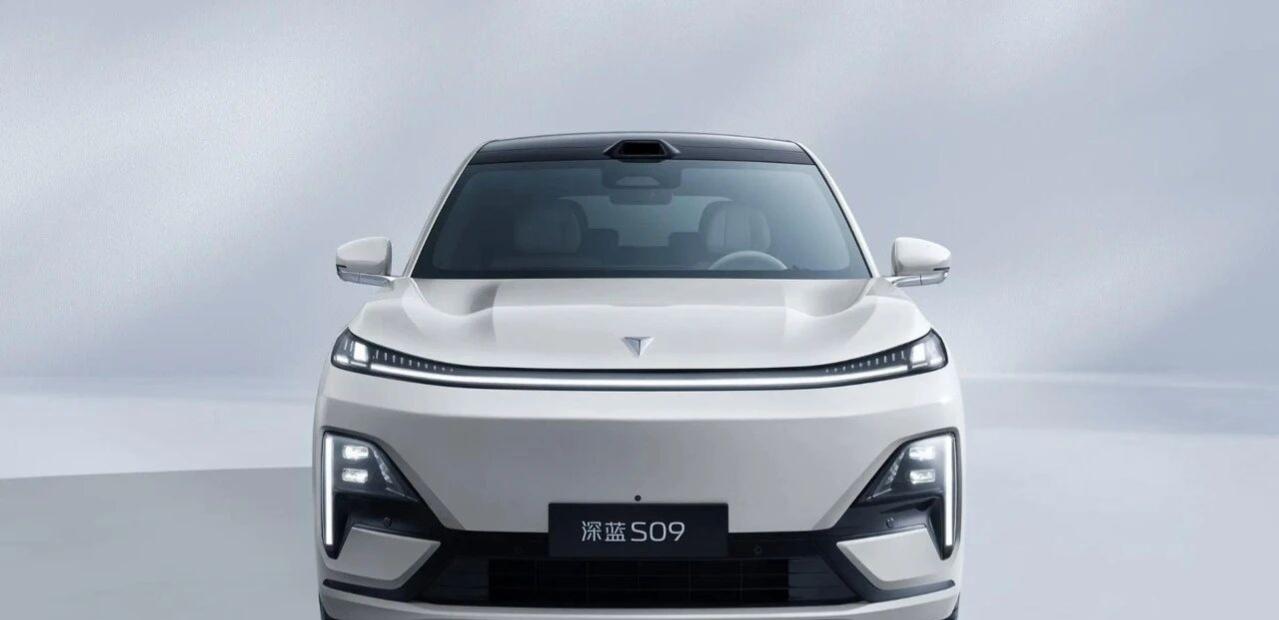 深蓝S09凭借科技、舒适座椅与宽敞空间标题：长途返乡的智慧之选：深蓝S09带您感