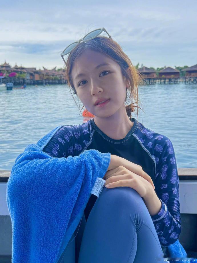 李兰迪升级潜水证 天哪，真的是太厉害了呀，有网友偶遇李兰迪升级潜水证，咱们的妹妹