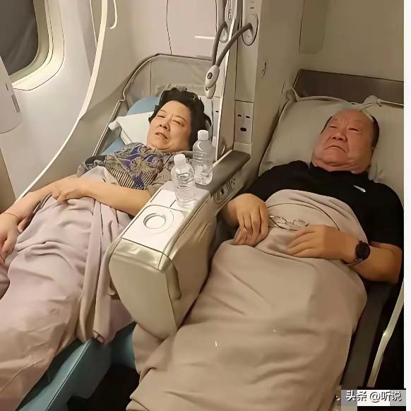 同样是坐飞机，这就是有钱人和普通人的区别