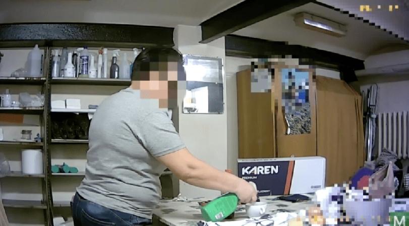 波兰华沙法院日前审理一宗令人发指的办公室投毒案。一名女清洁工因不满新入职同事指出