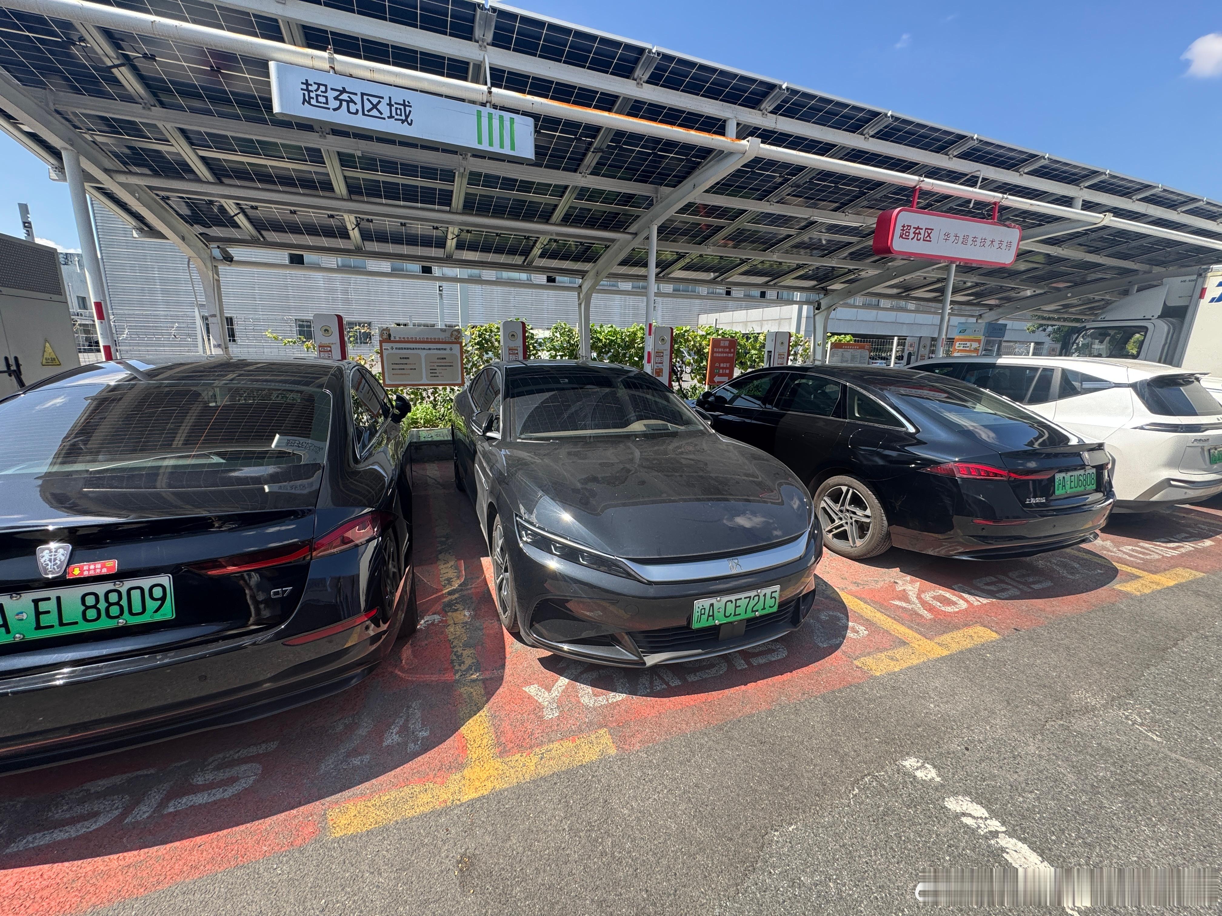 第一次遇到占充电位占这么满的，而且全都没留电话，你们都是这个[good][goo