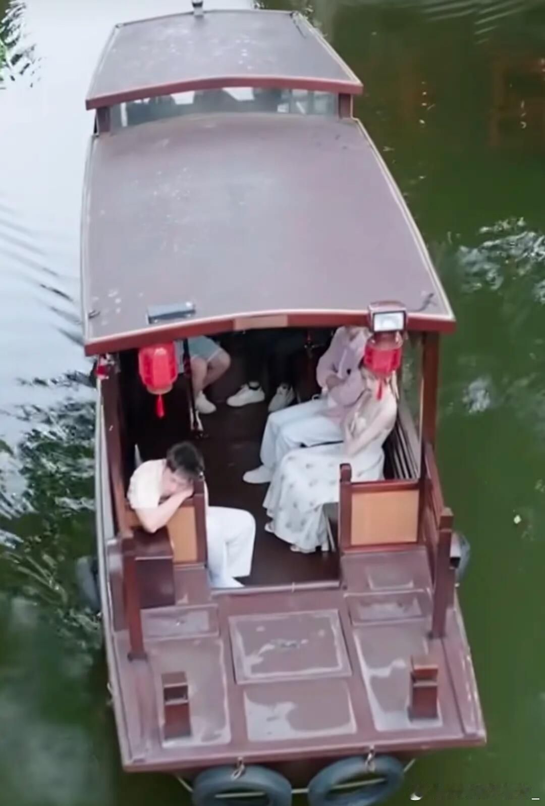 这？比小孩还小孩？我蓝和方医生真的碰到神人了....难怪我蓝当时都小心翼翼了，是