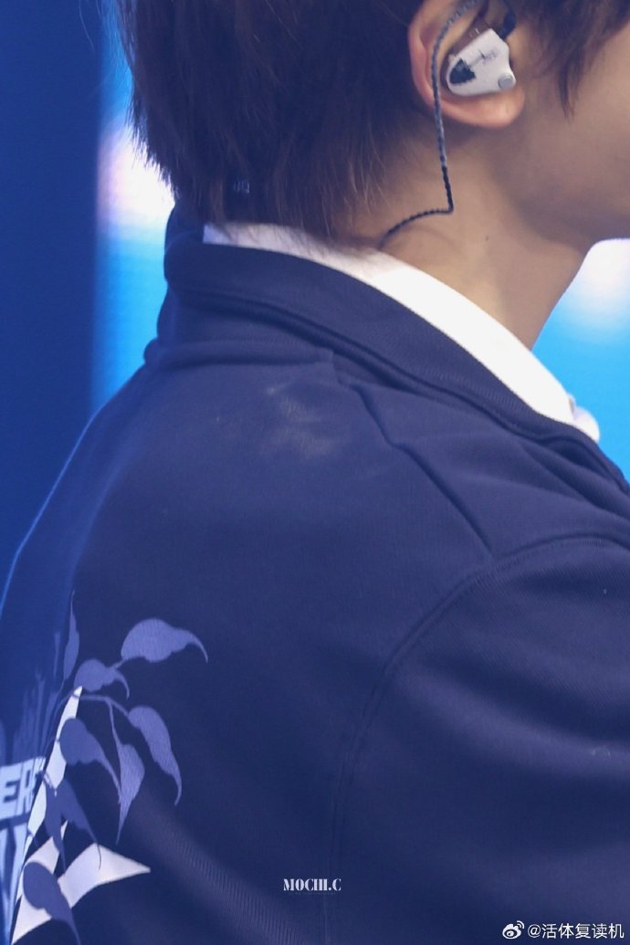 章昊你的粉底也不防蹭的啊章昊你的粉底也不防蹭啊 章昊你的粉底也不防蹭啊 