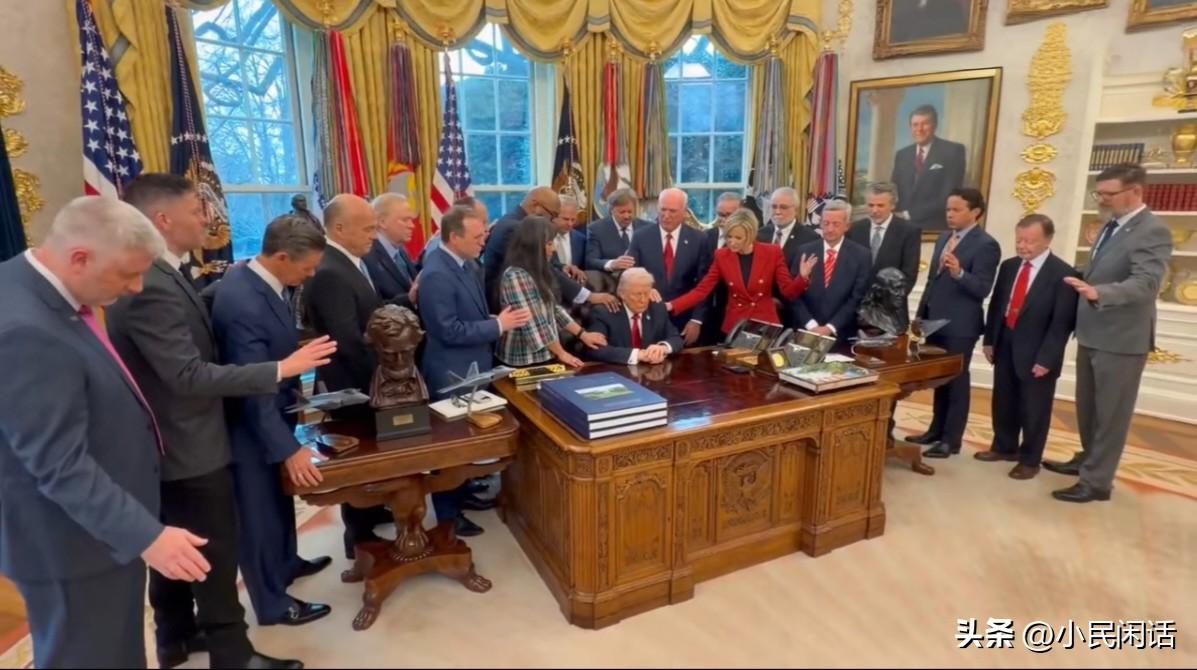 一个让美国再次伟大的“神棍”正在接受“治疗”！[呲牙]
小民闲话：主啊！把所有的