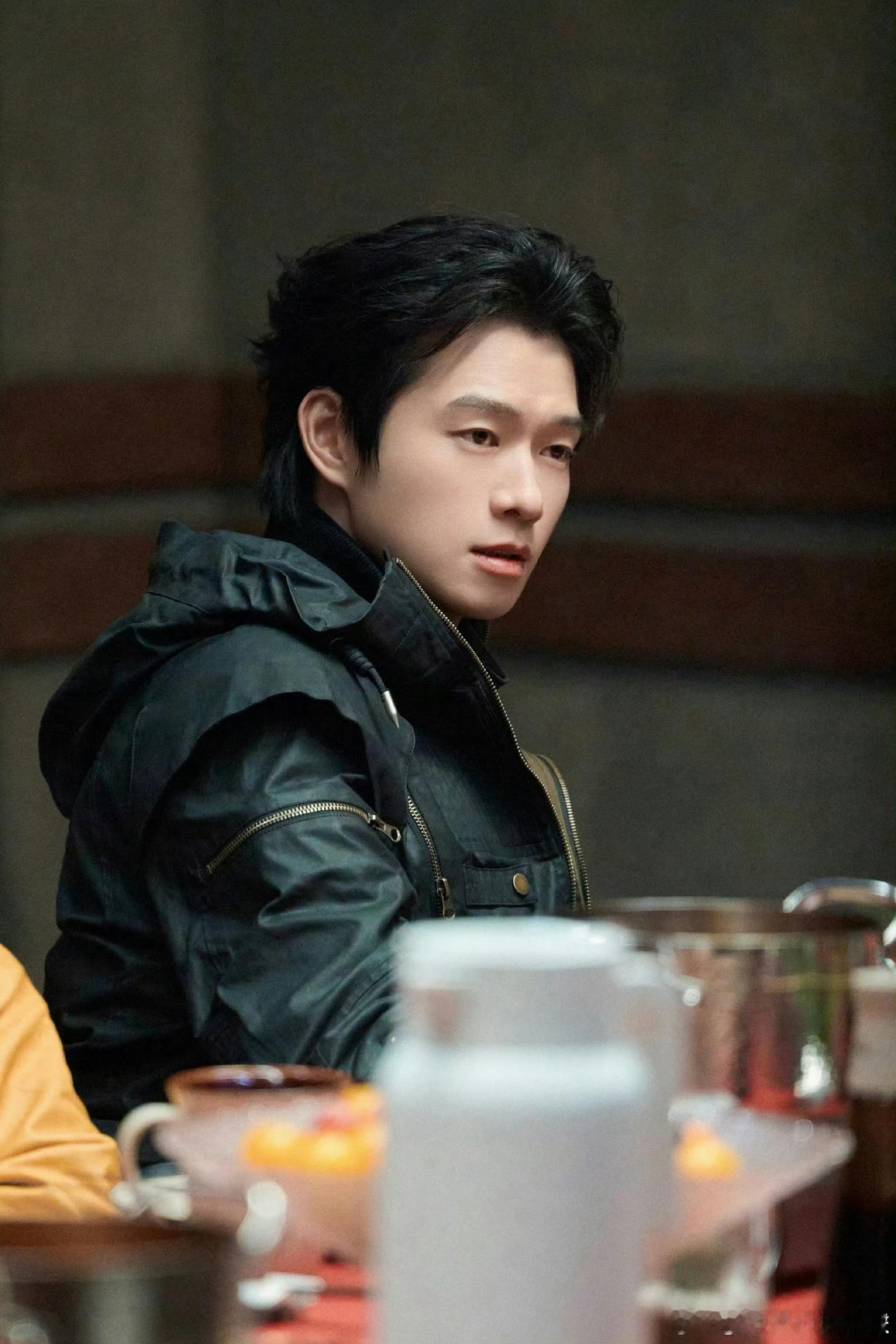 魏晨魏大勋打枪好帅双魏持枪同框剧照太绝！一个沉稳冷峻，一个痞帅撩人，举枪瞬间氛围