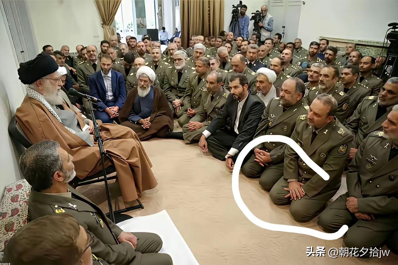 终于明白伊朗遭袭的原因了！

【跪久了，就站不起来了…！】
伊朗最高领导层