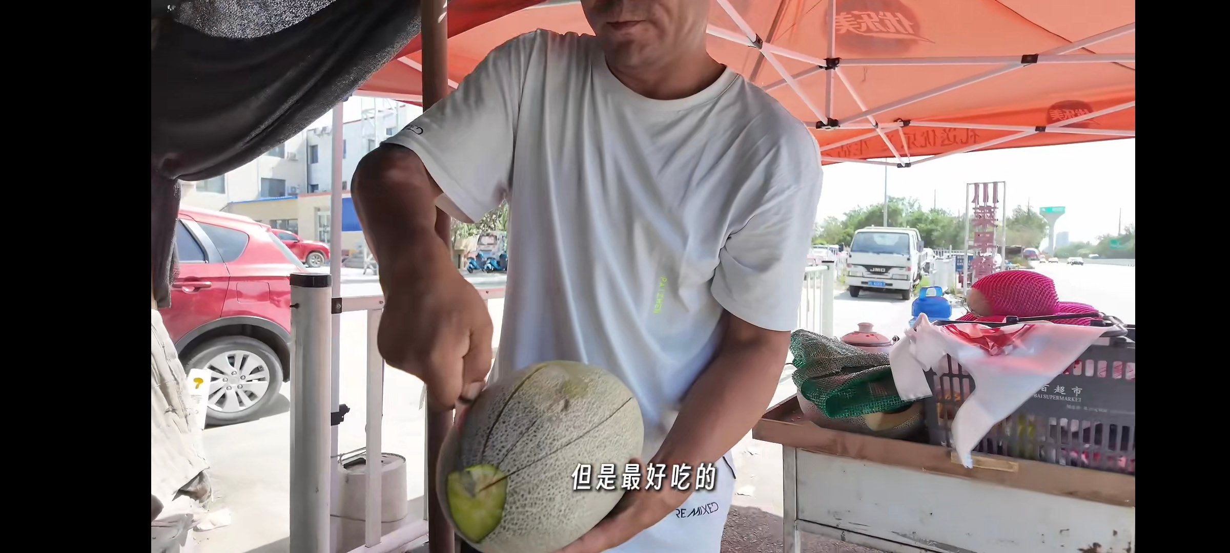 车里狂炫冰镇哈密瓜丝路万里一路向前车外骄阳似火，车内凉意如歌：空调调准舒适刻度，