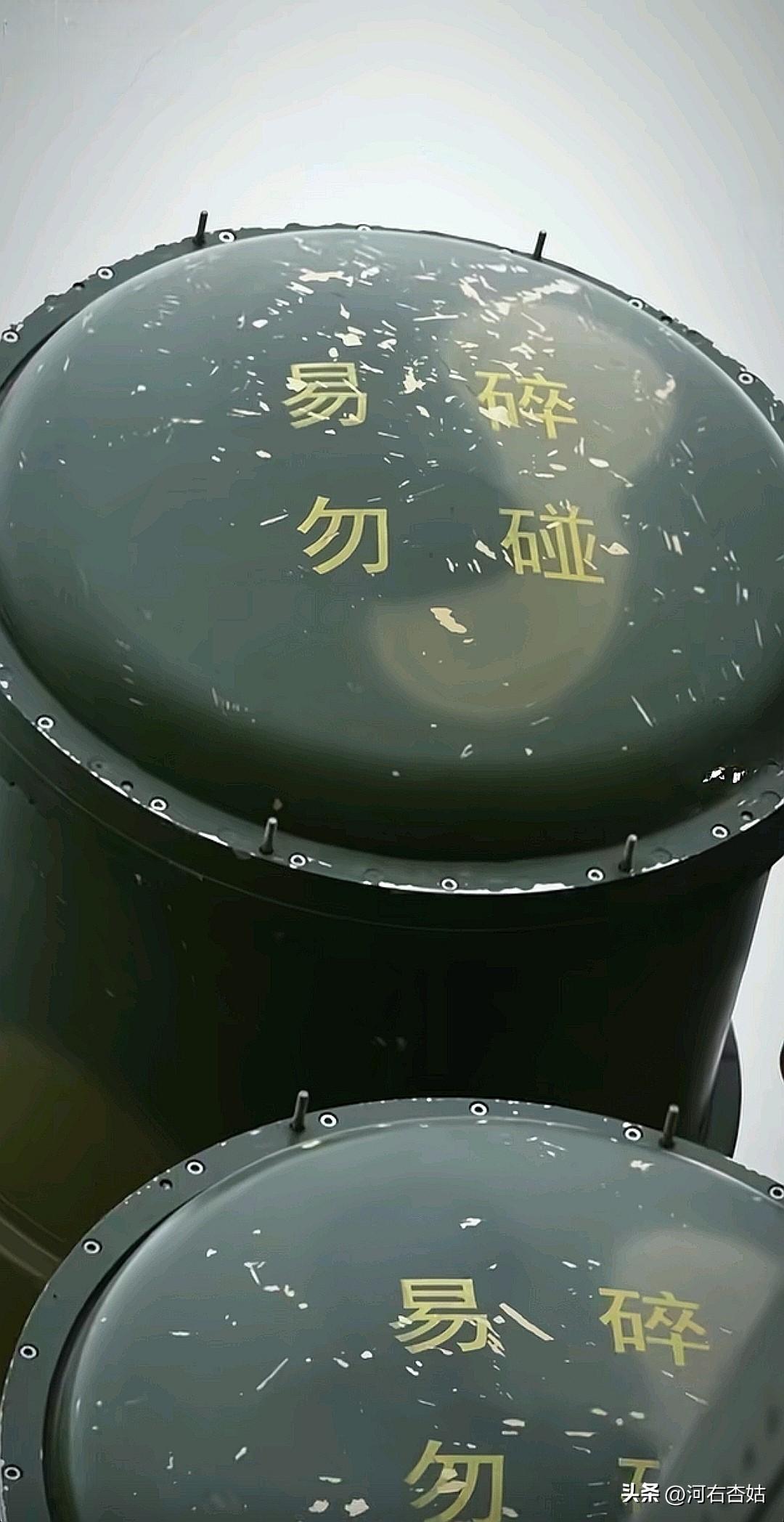 嘿哟，这“红旗 - 16”地空导弹可太有料了。顶盖上写着“易碎勿碰”，可别被这表