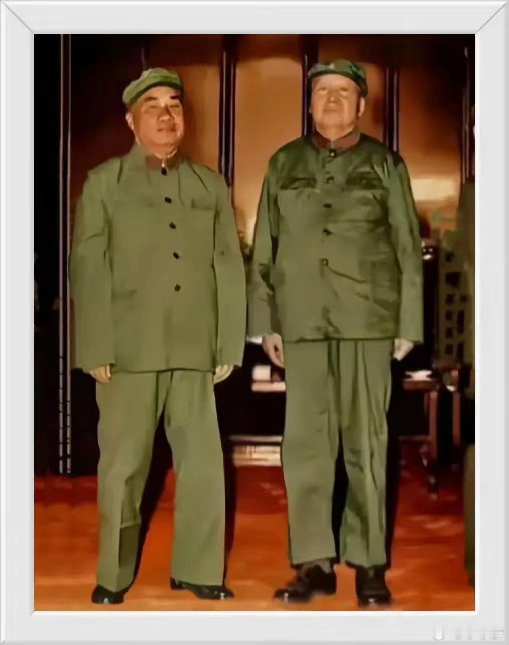 这是毛主席和朱总司令在天安门城楼上合影，拍摄于1966年。从1928年开始就没有