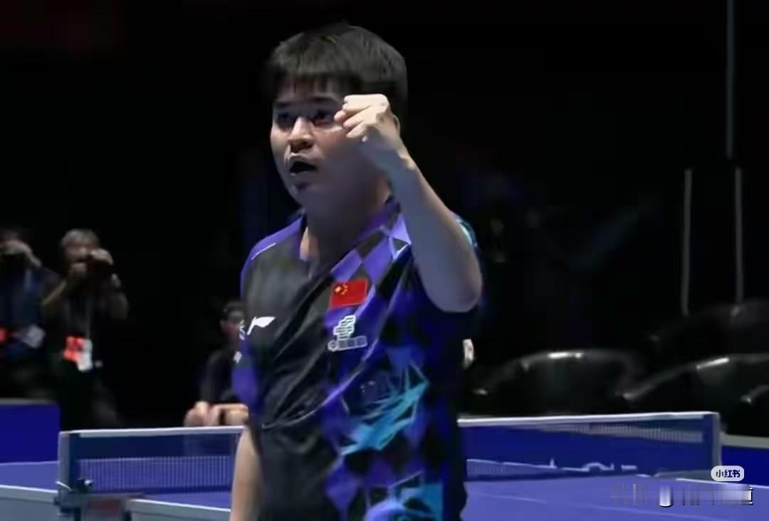 真当林诗栋跳球台是没规矩？看懂背后逻辑才明白太解气
 
伦敦世乒赛男团决赛，林诗