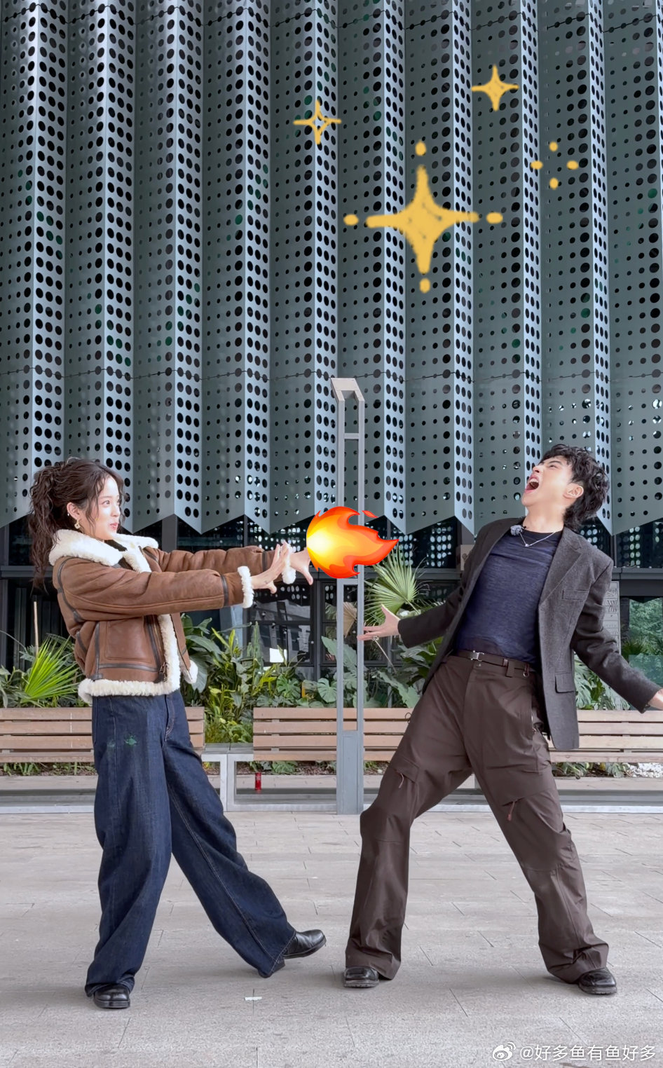 欧阳娜娜恩利在桃花坞合拍了 恩利未来可期！欧阳娜娜恩利桃花坞合拍里他表现超稳，亲