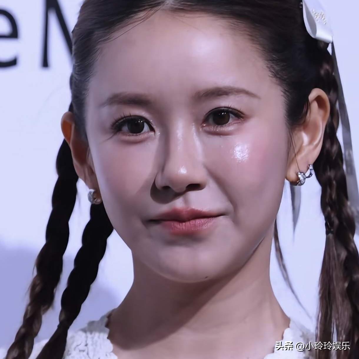 42岁张子萱现身吕燕大秀，身材保持的如少女一般，脸上几乎没什么皱纹，科技感确实很