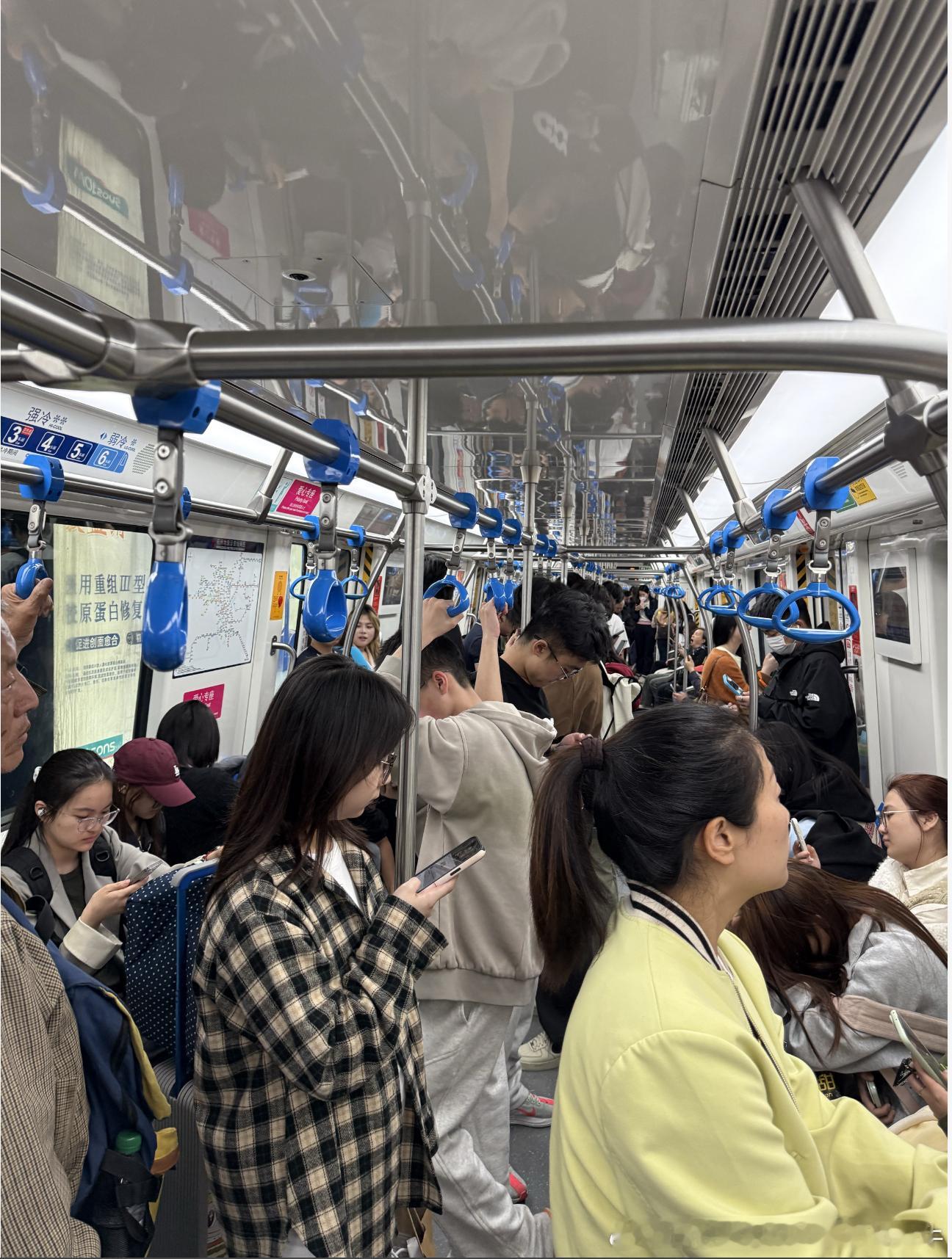杭州地铁 网友：2026年4月30日（周四，五一假期前最后一个工作日）21:00