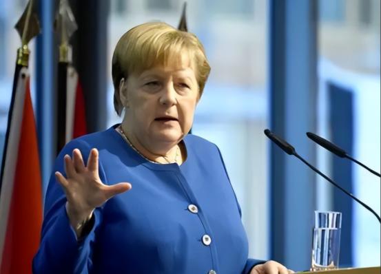 默克尔是德国的罪人吗？这么说吧，默克尔最大的罪过，就是让德国人吃饱喝足了 16 
