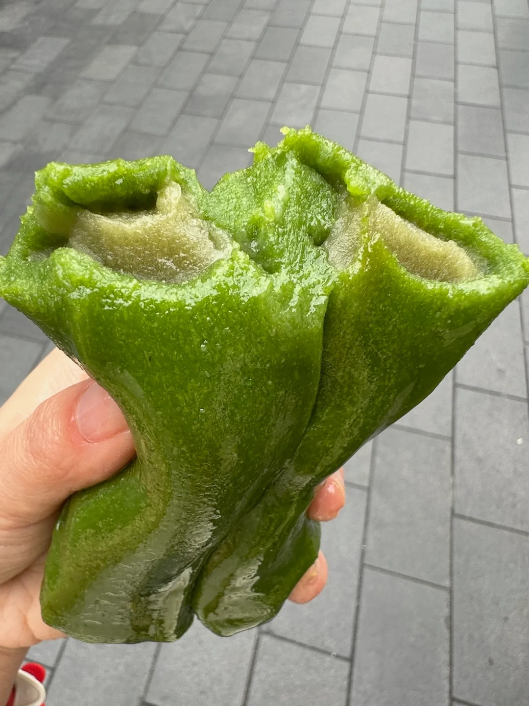南京东路看人多随手买的，好好吃啊！！