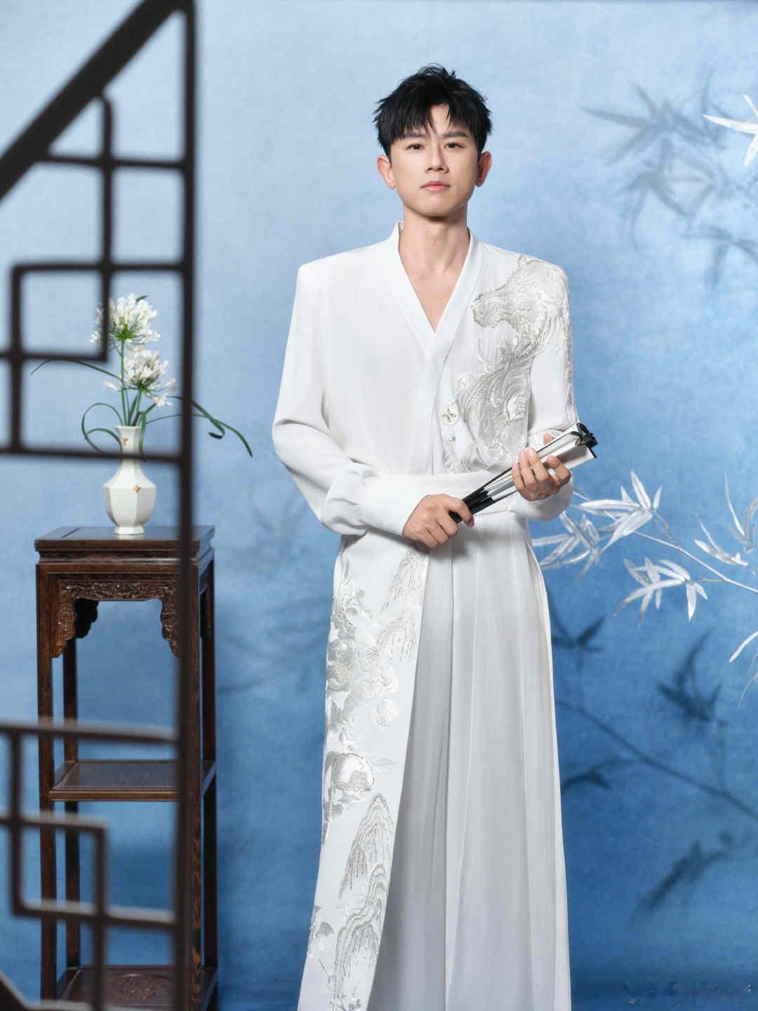 张杰唱少年这块还得是张杰张杰春晚驭风歌张杰《驭风歌》开场即王炸！ 穿透力拉满的嗓