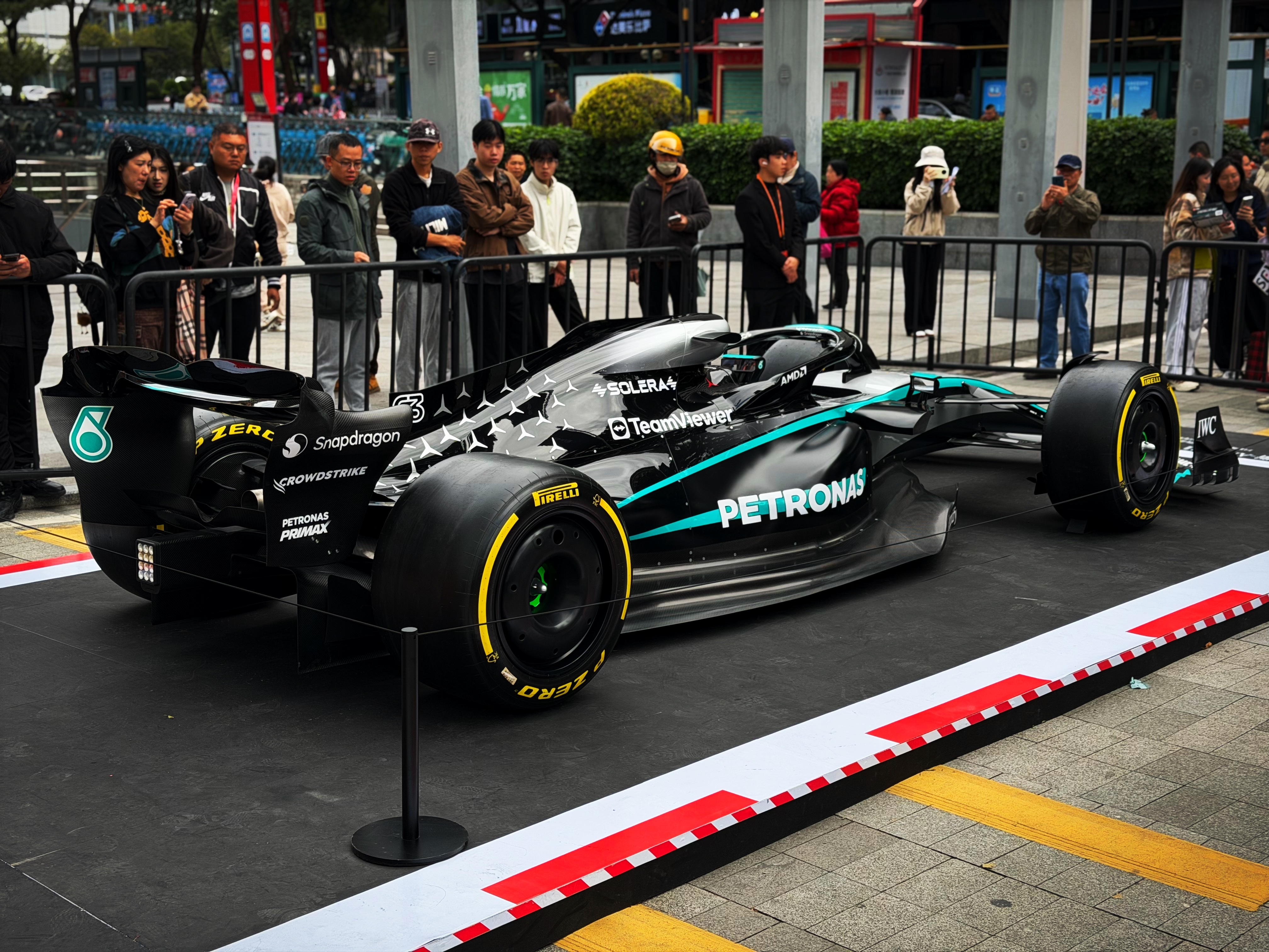 主线是AMG，支线是电动。看这个架势，要欢迎新伙伴了。图5️⃣要出来什么车，应该