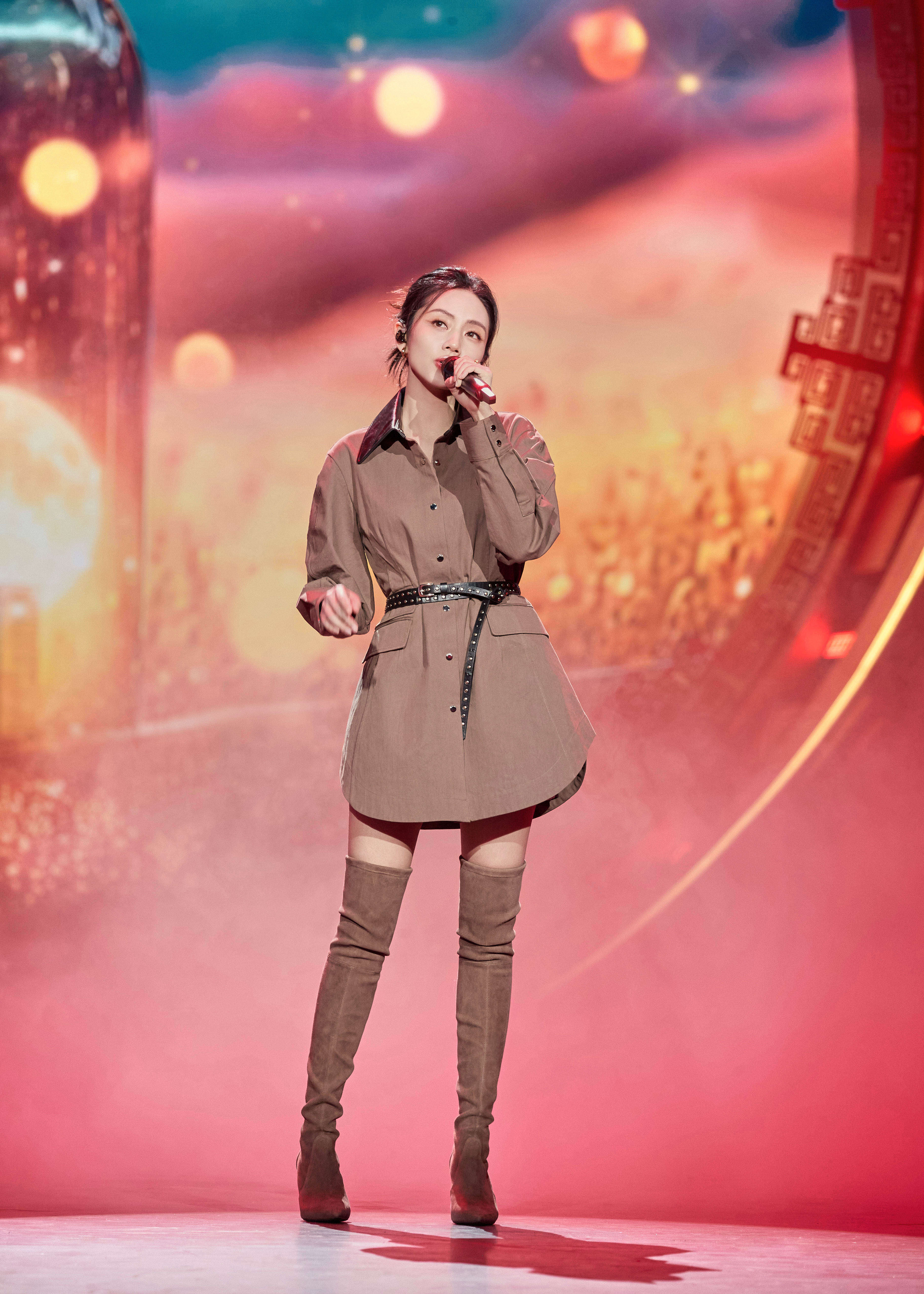 刘惜君  携巧思集结，焕活新意。今日19:30，《2026年开门迎春晚》与一起，