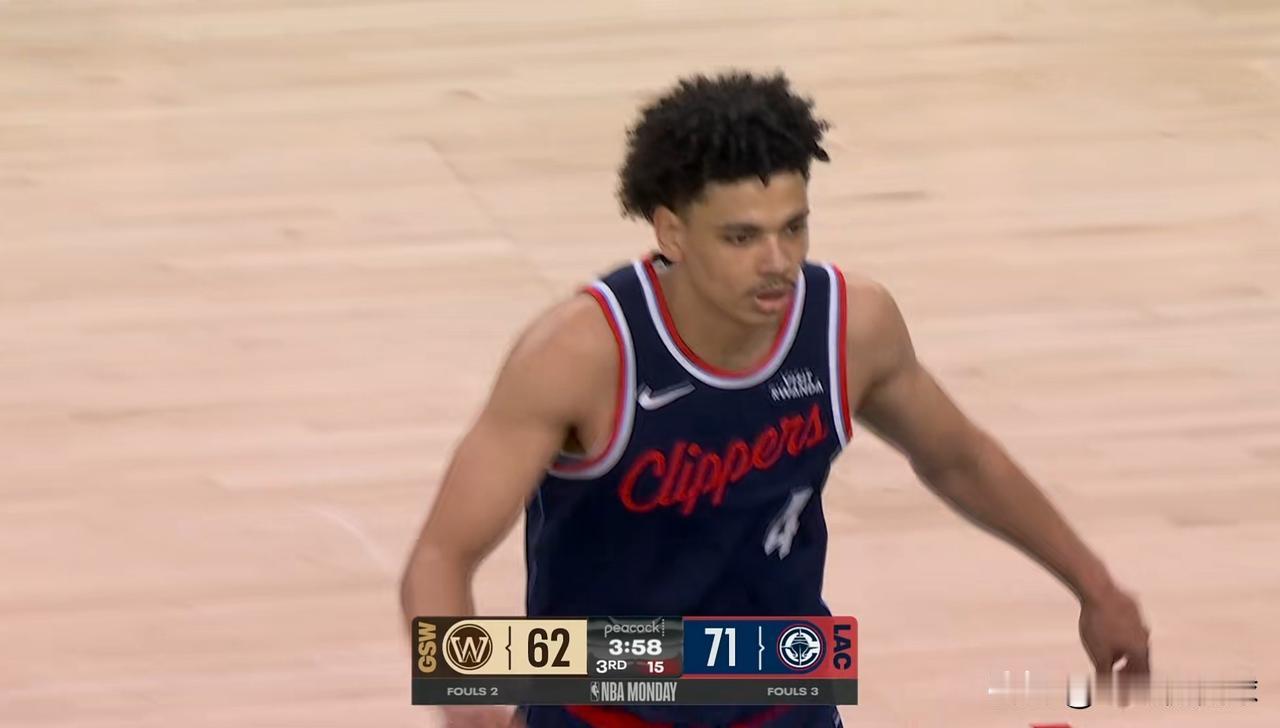 我忍不住要怒赞快船新秀桑德斯，桑德斯真是超神了！在今天快船主场迎战勇士的比赛中，