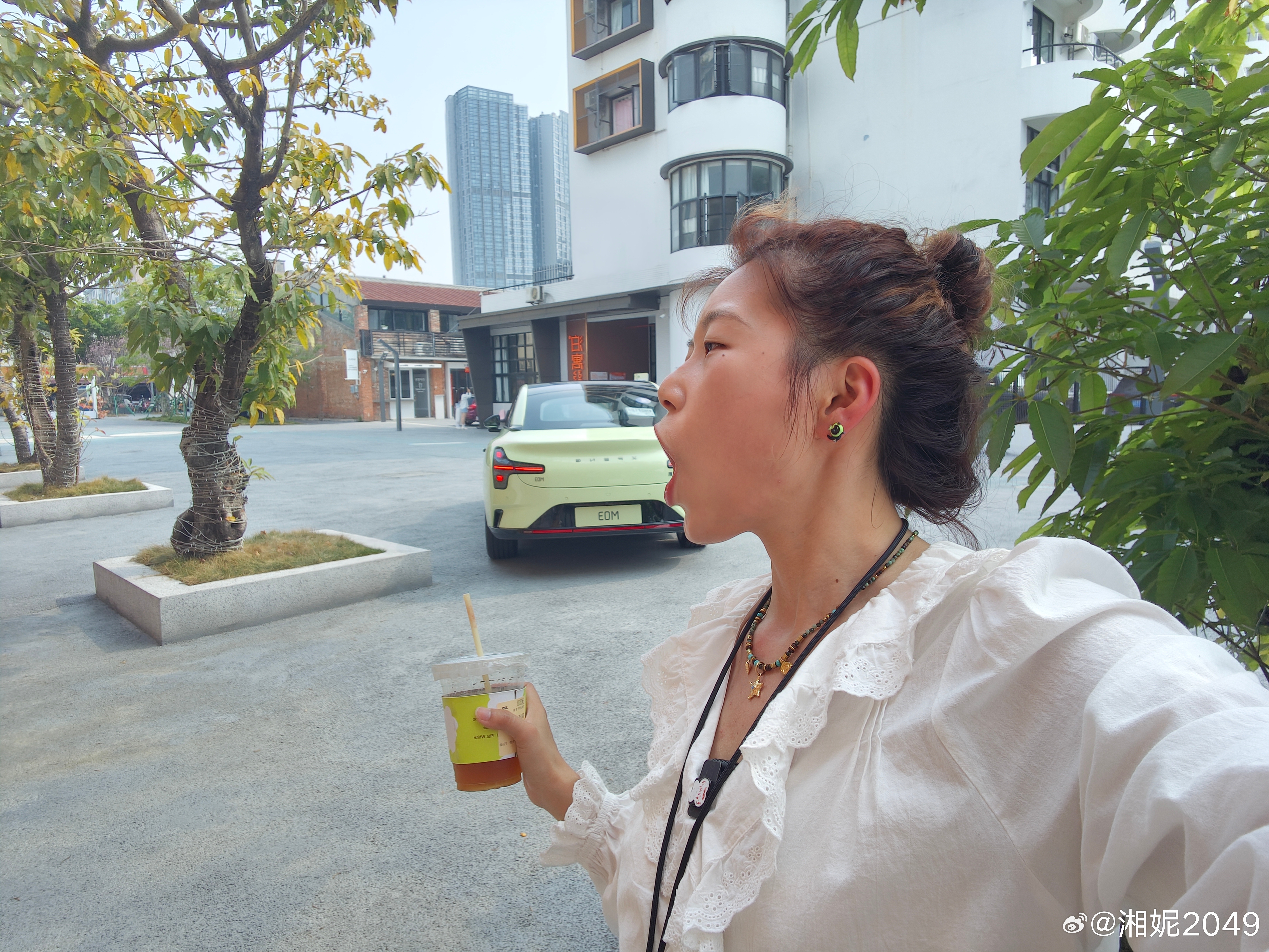 一口一台小MONA！这个牛油果绿实车真的很小镇姑娘！我很喜欢！！PS：还是拍的太