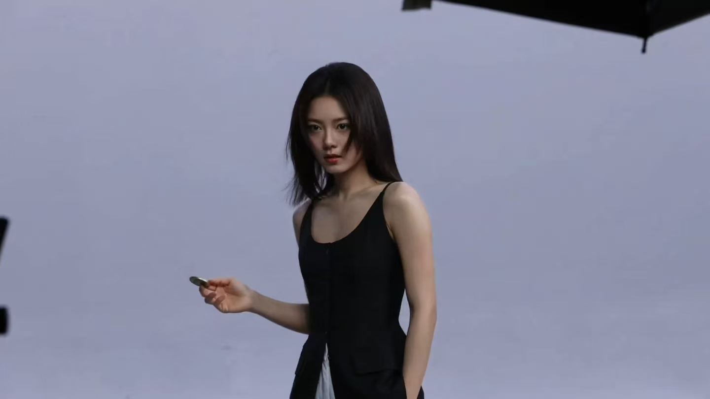 赵今麦新商务官宣同频共振，双向奔赴，赵今麦新商务官宣来袭，干净通透的个人气质，完